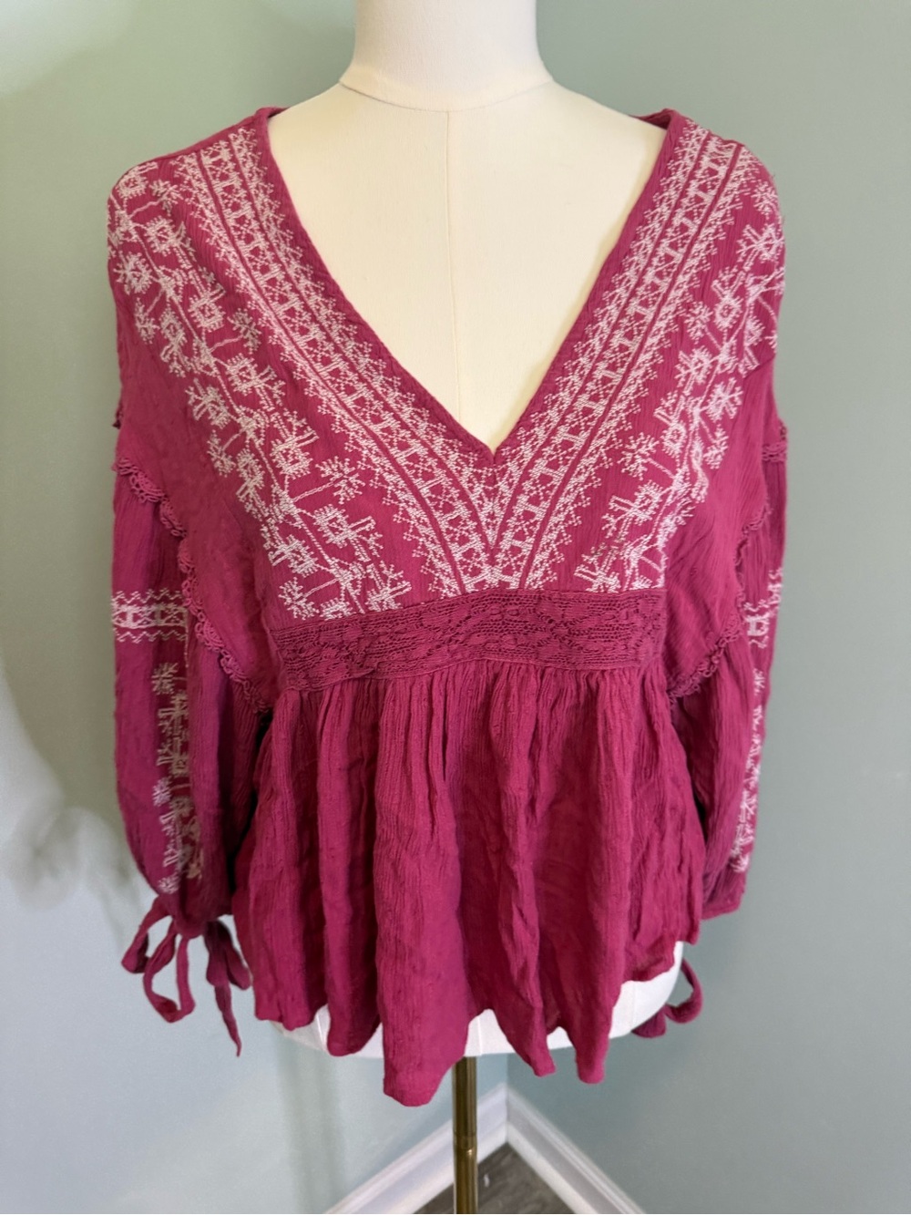 American Eagle Pink Embroidered Peasant Boho Top V-Neck Balloon Sleeve M - Picture 3 of 8
